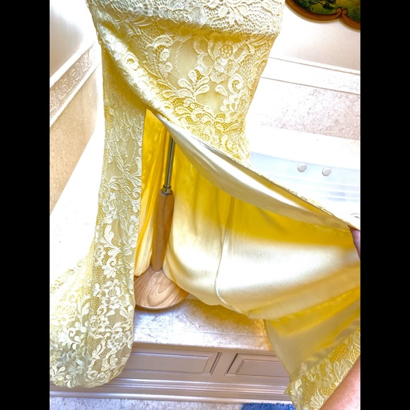 NWT La Femme Gorgeous Pale Yellow Sexy Rhinestone Encrusted Lace Hi Slit Gown 4 - Picture 9 of 15